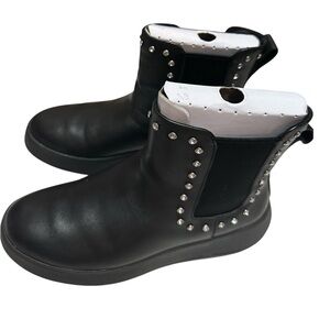 FitFlop Chelsea Black Studded Ankle Boots